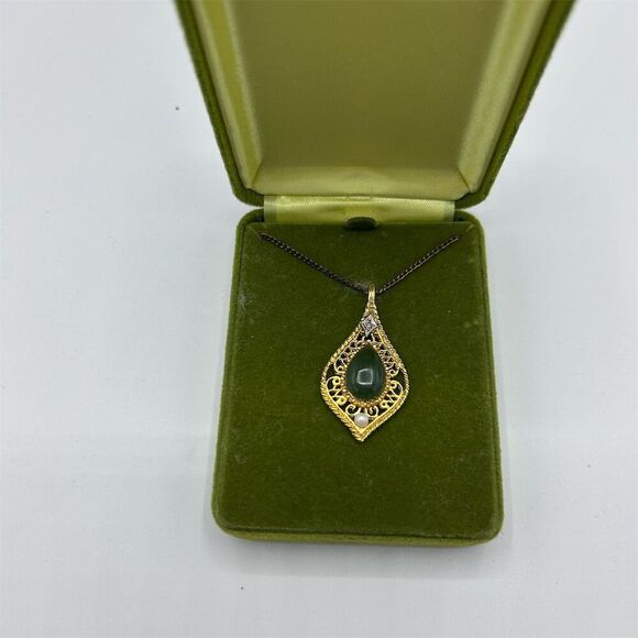 Unbranded Jewelry - Vintage Jade and Pearl Teardrop Filigree Pendant Necklace Gold Plated